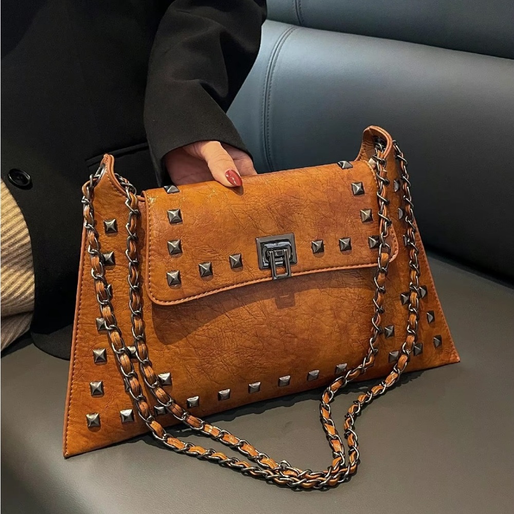 Studded chain shoulder bag New